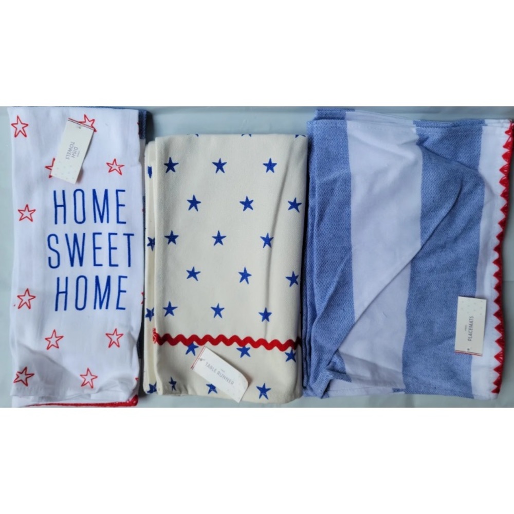 Bullseye Playground Summer Patriotic Tablerunner, Placemats & Dish Towel Lot Set